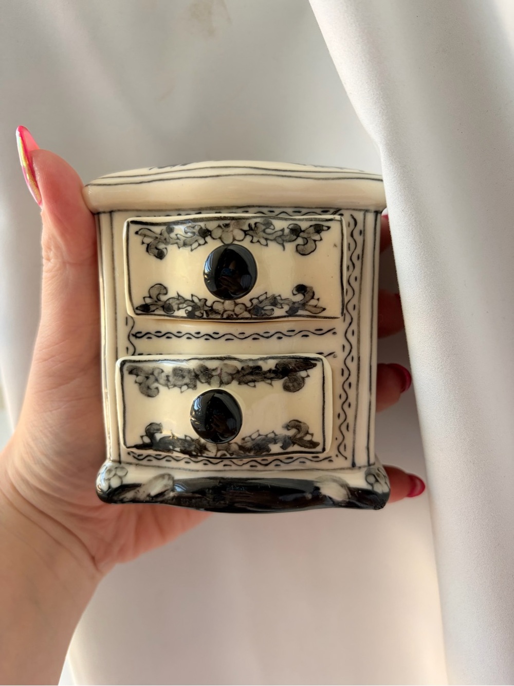 Miniature ceramic chest of drawers 🤍🌸